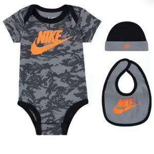 Nike Infant Camo Grey 3-Piece Set Size 6-12 months